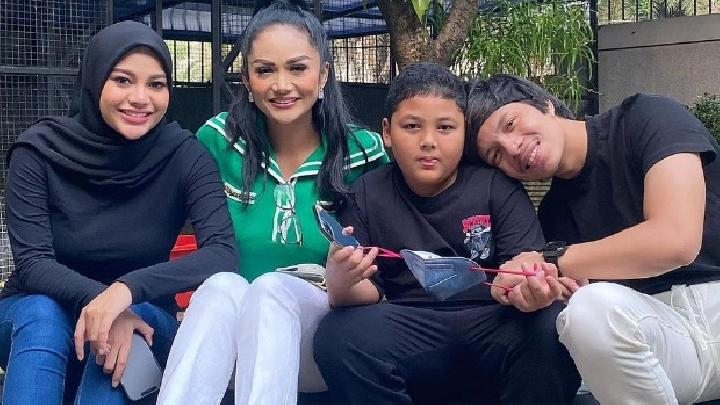 Kunjungi Rumah Atta Halilintar dan Aurel Hermansyah, Krisdayanti: Senang Banget